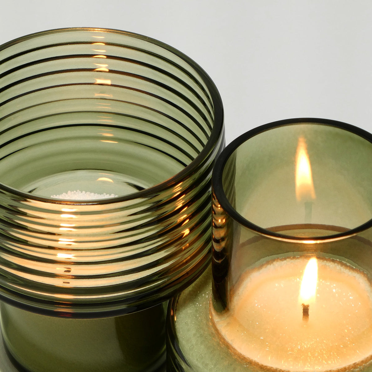 Conjunto de 2 castiçais de vidro soprado Glow Together verde fumado (2)