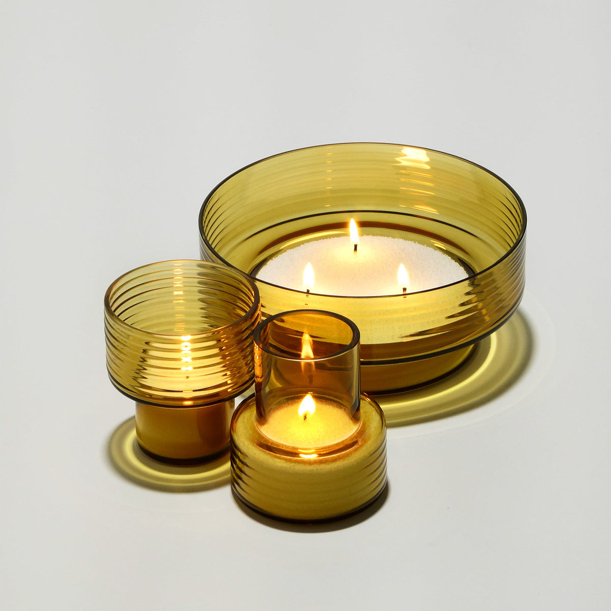 Conjunto de 3 castiçais de vidro soprado Glow Together mostarda, feito à mão em Portugal