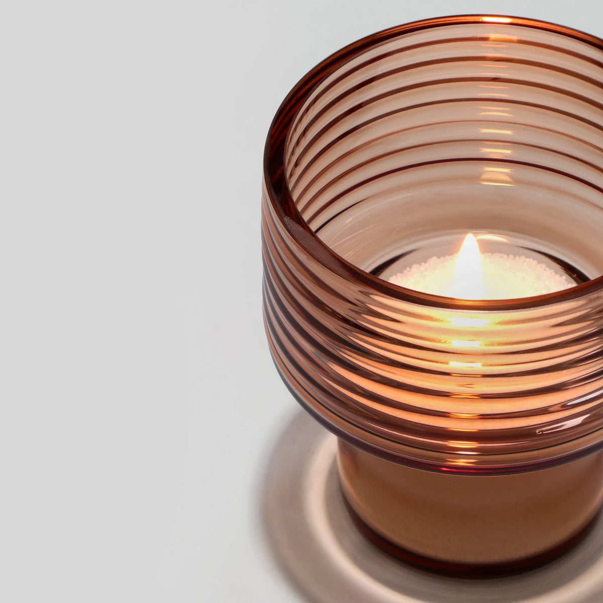 Castiçal de vidro soprado Glow Together pequeno alto mocha mousse (2)