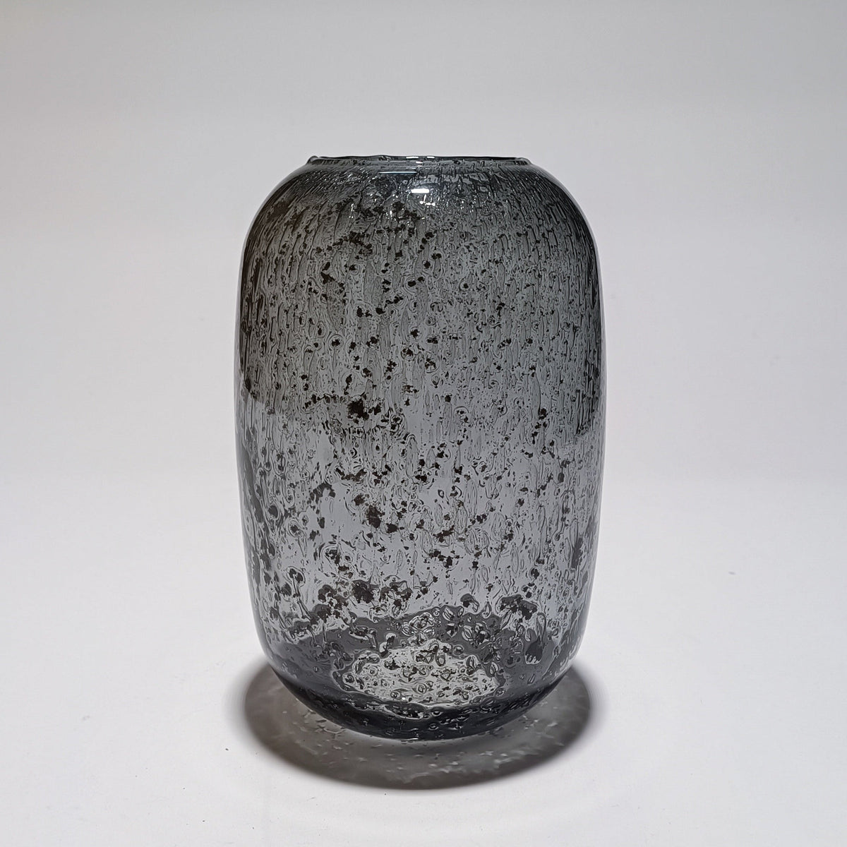 Vaso de vidro soprado Volkano com textura vulcânica, feito à mão em Portugal